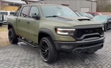 Dodge RAM 5.7 V8 Hemi con kit TRX 
