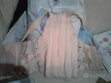 Busto ortopedico per la schiena