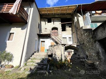 CASA SEMINDIPENDENTE A TIRANO