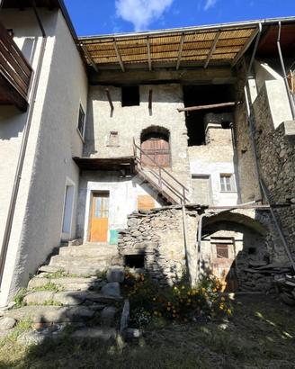 CASA SEMINDIPENDENTE A TIRANO