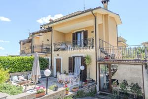 VITORCHIANO - PAPARANO | PORZIONE DI VILLA BIFAMIL
