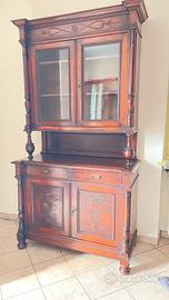 Credenza antica con vetrina in legno