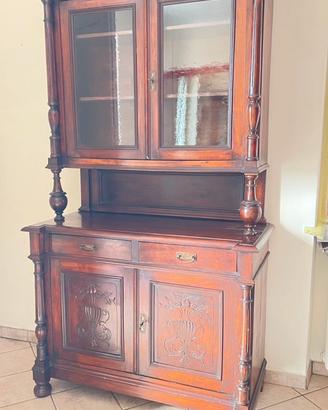 Credenza antica con vetrina in legno