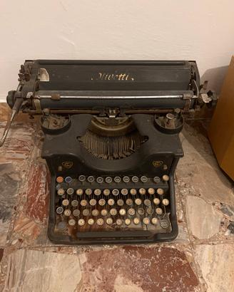 Macchina da scrivere Olivetti M40