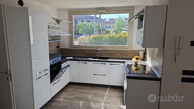 Cucina bianco laccato licido