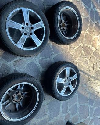 Cerchi momo 17 piu gomme ottime condizione
