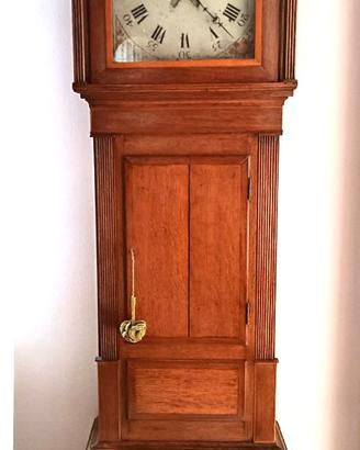 Orologio a pendolo a colonna