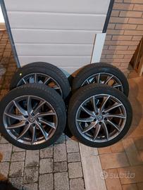 cerchi 18" differenziati gommati