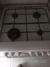 cucina indesit  con forno