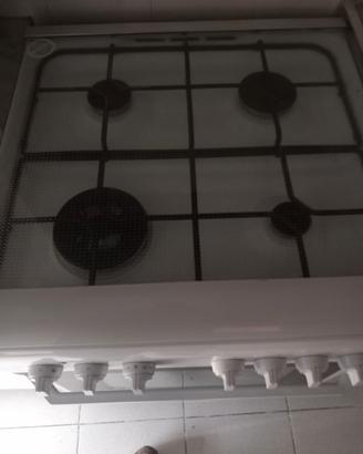 cucina indesit  con forno