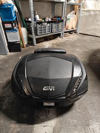 bauletto givi nuovo completo di supporti Tmax 500