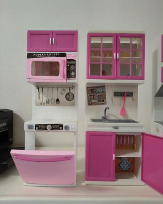 casa delle Barbie e cucina 