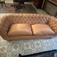 Divano Chesterfield a due posti, capitonné