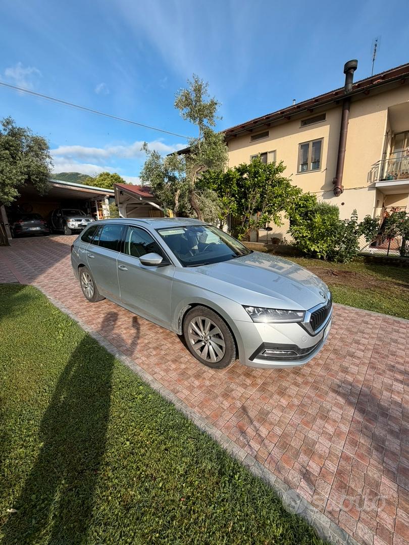 Skoda Octavia 2024 photo 2