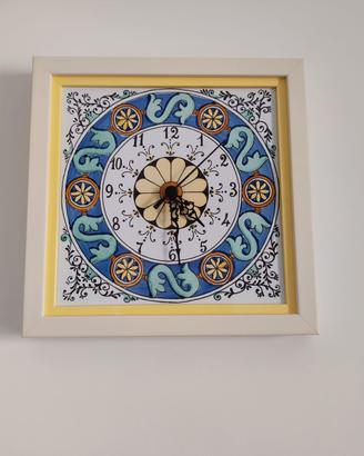 Orologio da parete in ceramica maiolica
