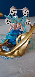 Ener One Piece statua