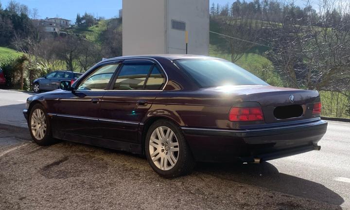 BMW Serie 7 E38 V8 MANUALE