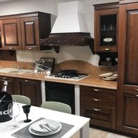 CUCINA CLASSICA IN LEGNO TINTA NOCE