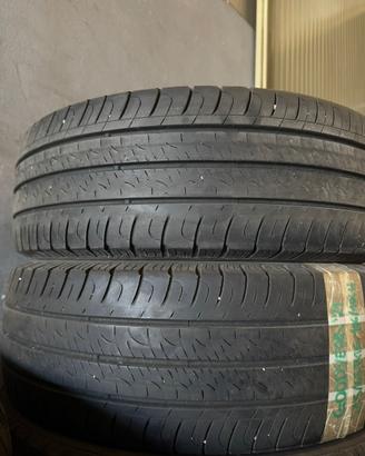 2 gomme  215 65 16   106/104 H