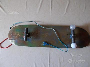 Lampada skateboard unica