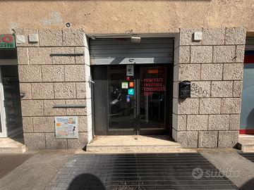 Locale commerciale con canna fumaria