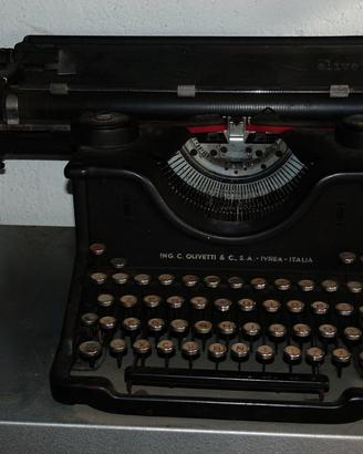Macchina da scrivere Olivetti
