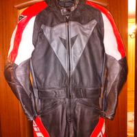 Tuta divisibile Dainese tg 50 più casco AGV k1 .