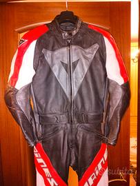 Tuta divisibile Dainese tg 50 più casco AGV k1 .