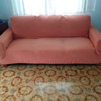 divano 4 posti in skai nero.. questo è con copri d