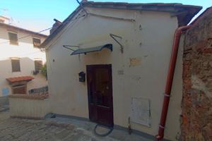 Casa indipendente  con resede esterno 