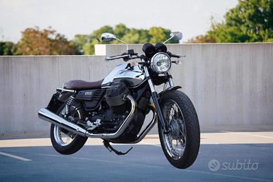 MOTO GUZZI V7 III 50° ANNIVERSARIO N.689 / 1000