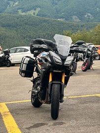 Yamaha tracer 900 con svariati accessori
