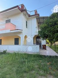 4 LOCALI A SELLIA MARINA