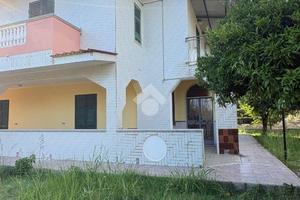 4 LOCALI A SELLIA MARINA
