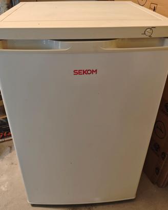 Congelatore Sekom con 4 cassetti verticali