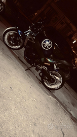 Yamaha yzf 750r - 1996 - special Naked o scambi0