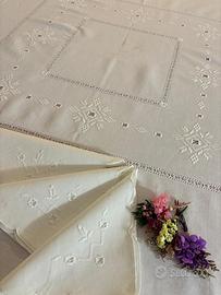 Tovaglia Ricamo a Mano Rotonda Punto Antico