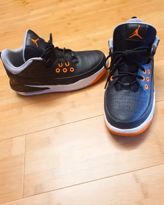 scarpe Jordan Max Aura 4 38 nero e arancio