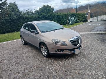 Lancia Delta 1.4 gpl di serie