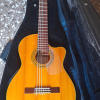 chitarra classica elettrificata 