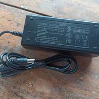 Alimentatori 12V 5A modello TDX-1205000