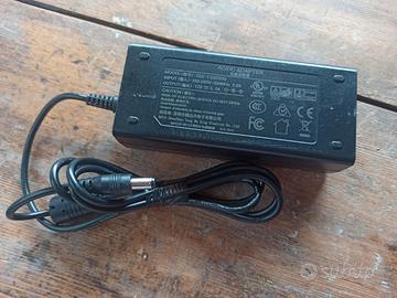 Alimentatori 12V 5A modello TDX-1205000