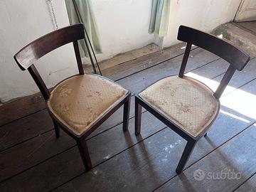 Coppia di sedie vintage in legno e tessuto