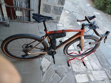 bicicletta  gravel Megamo west