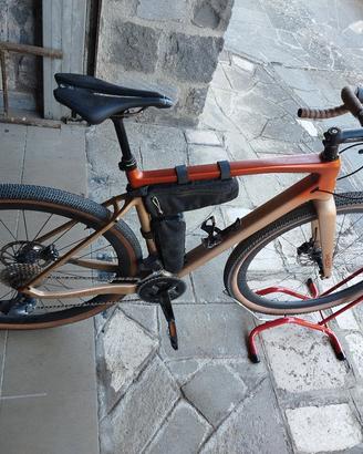 bicicletta  gravel Megamo west