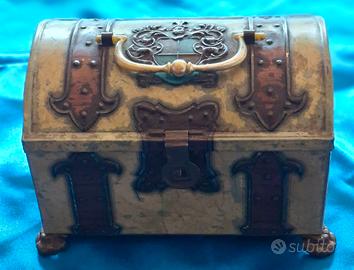 Scatola latta vintage a scrigno "Cremona "