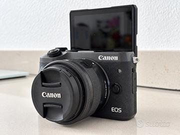 Canon EOS M6 + obiettivo 15-45 mm + 3 batterie