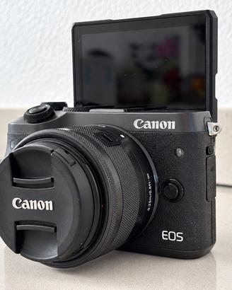 Canon EOS M6 + obiettivo 15-45 mm + 3 batterie