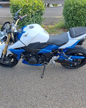 Suzuki GSR 750