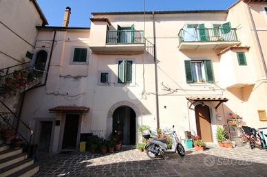 2 LOCALI A MONTOPOLI DI SABINA